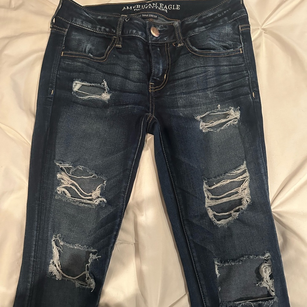 AE Super Stretch dark denim jeggings. Size 6. Ripped. Never goes out of style.